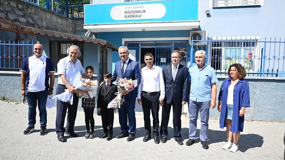 Kaymakam Keklik &ouml;ğrencilerin karne sevincine ortak oldu
