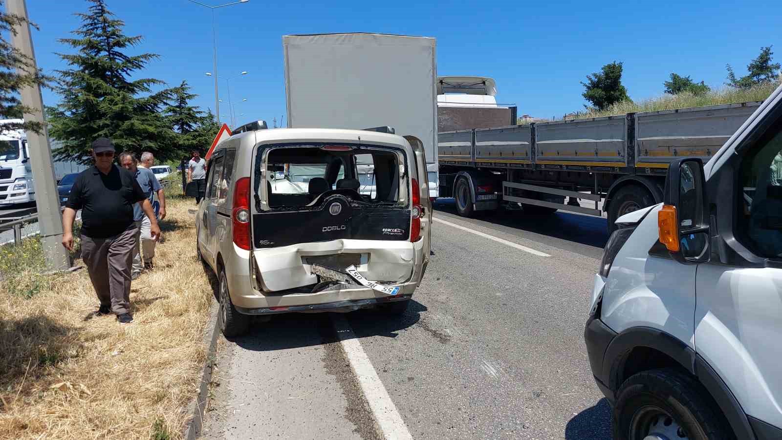 Samsun&rsquo;da 4 ara&ccedil;lı zincirleme trafik kazası: 1 yaralı

