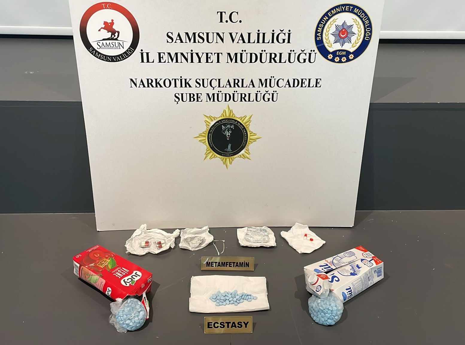 Samsun’da meyve suyu kutularında uyuşturucu hap ele geçirildi