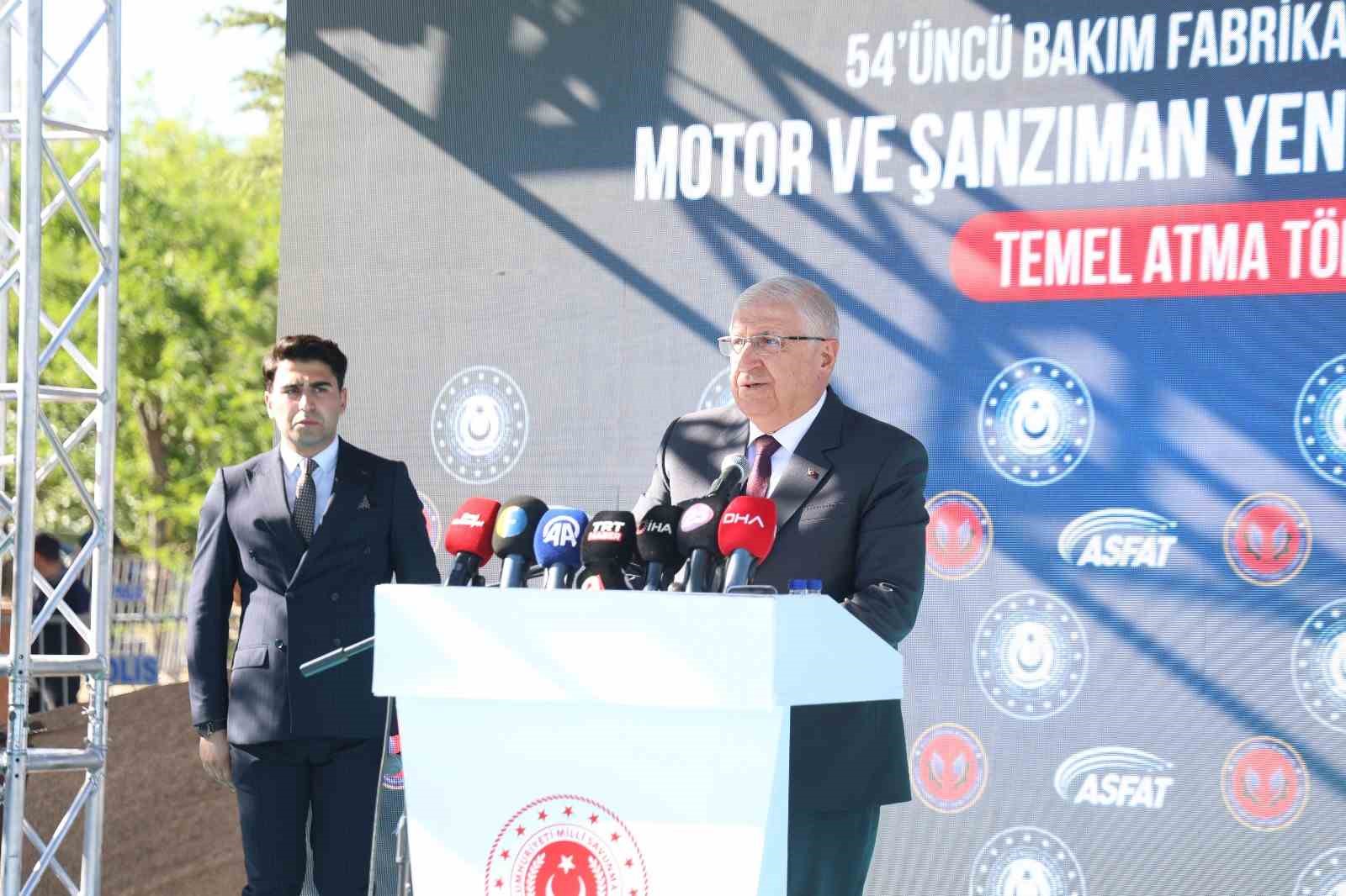Bakan Güler: "Yaşadığımız stratejik coğrafya, yerli ve milli savunma ürünleriyle donatılmış etkin ve caydırıcı bir orduya sahip olmamızı mecburi kılmaktadır"