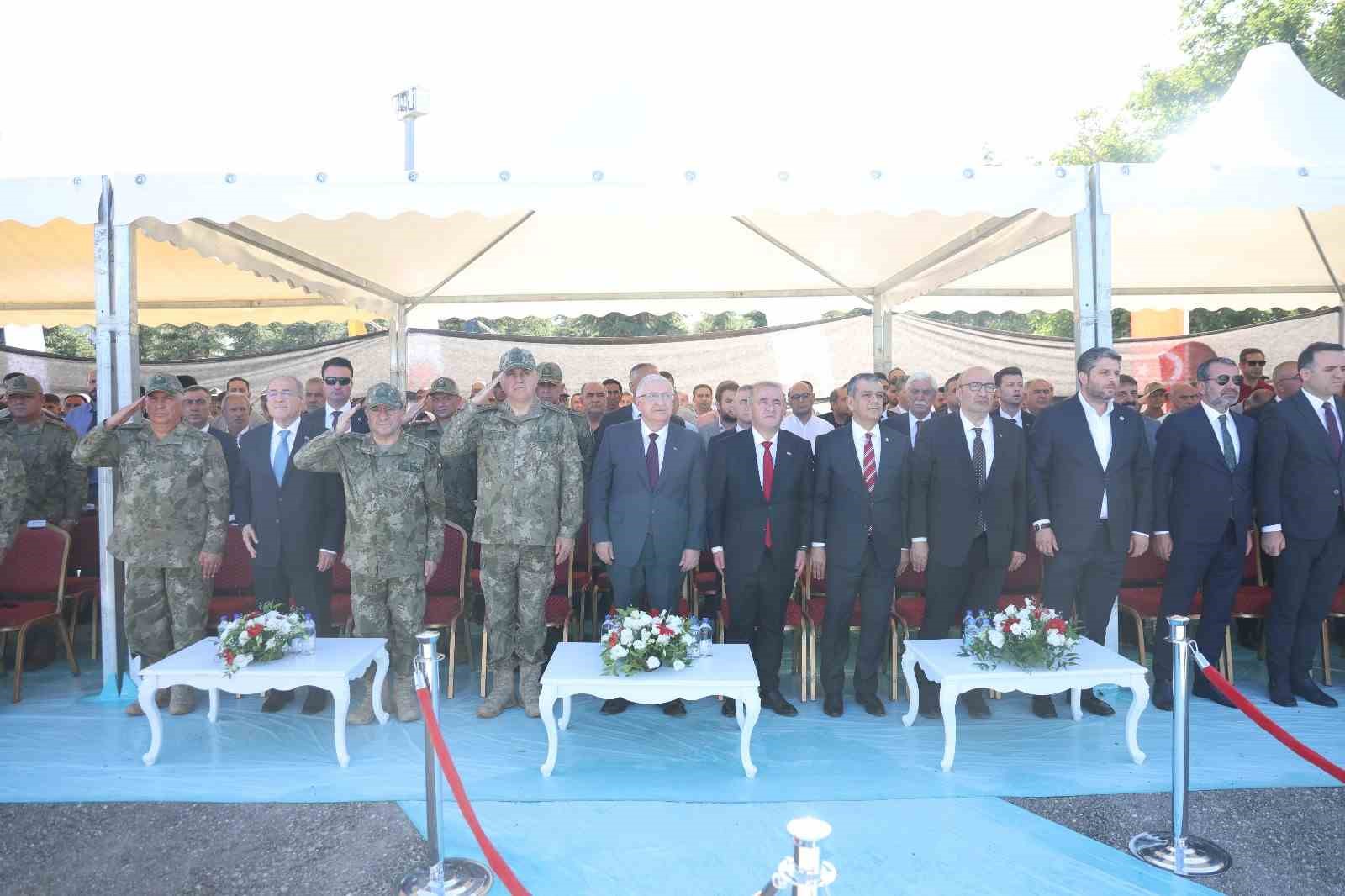 Bakan Güler: "Yaşadığımız stratejik coğrafya, yerli ve milli savunma ürünleriyle donatılmış etkin ve caydırıcı bir orduya sahip olmamızı mecburi kılmaktadır"
