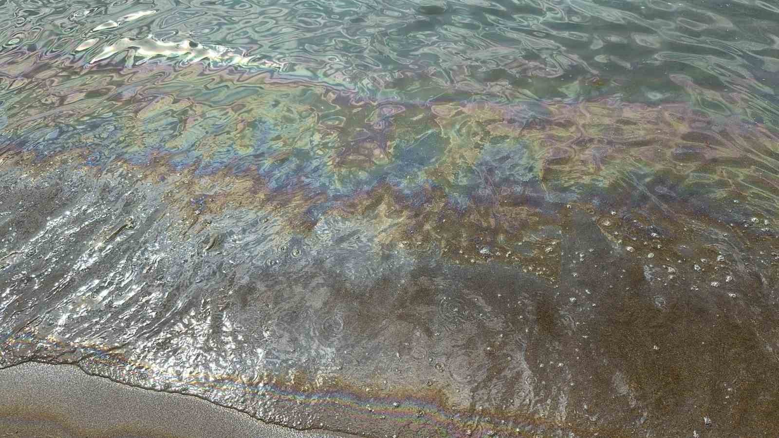 Deniz suyunun rengi değişti, vatandaşlar tahliye edildi