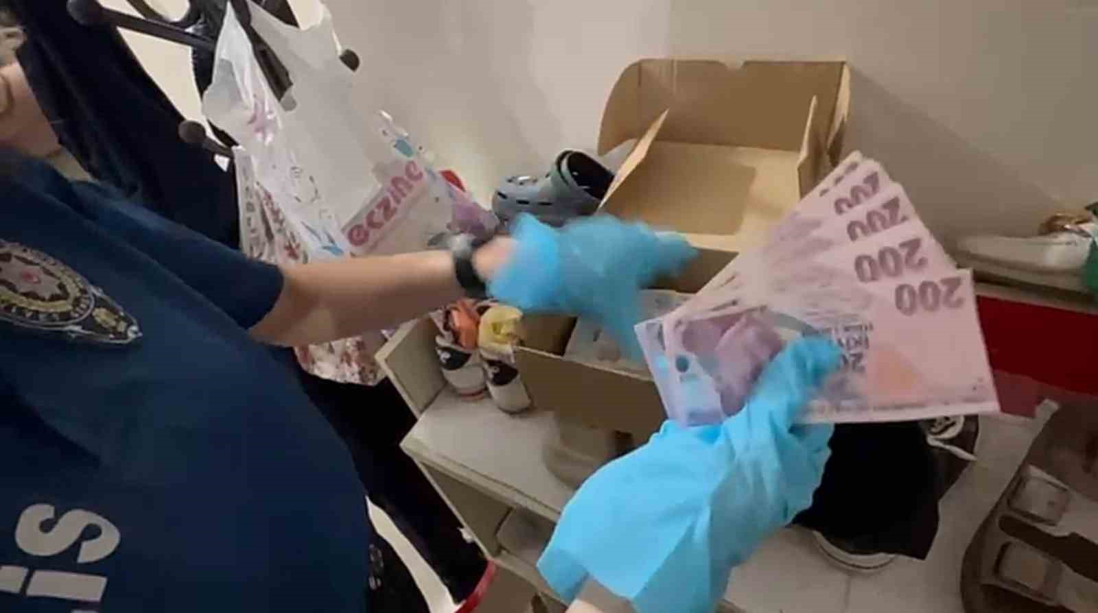 İzmir&rsquo;de FET&Ouml;&rsquo;n&uuml;n h&uuml;cre evlerine operasyonda 27 tutuklama
