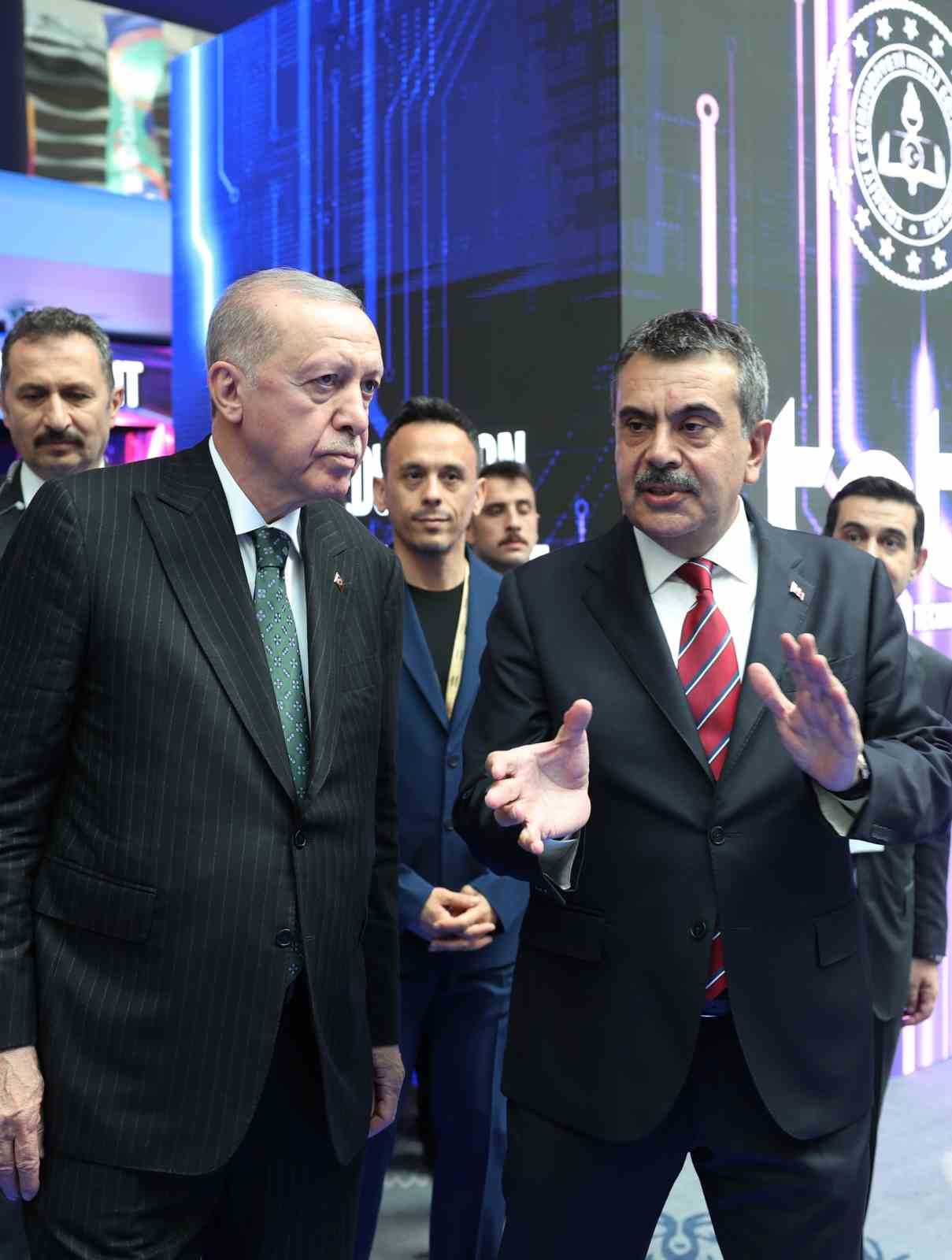 Cumhurbaşkanı Erdoğan: "Eğitimde teknolojik altyapı sağlama bakımından OECD &uuml;lkeleri arasında &uuml;st sıralarda yer alıyoruz"
