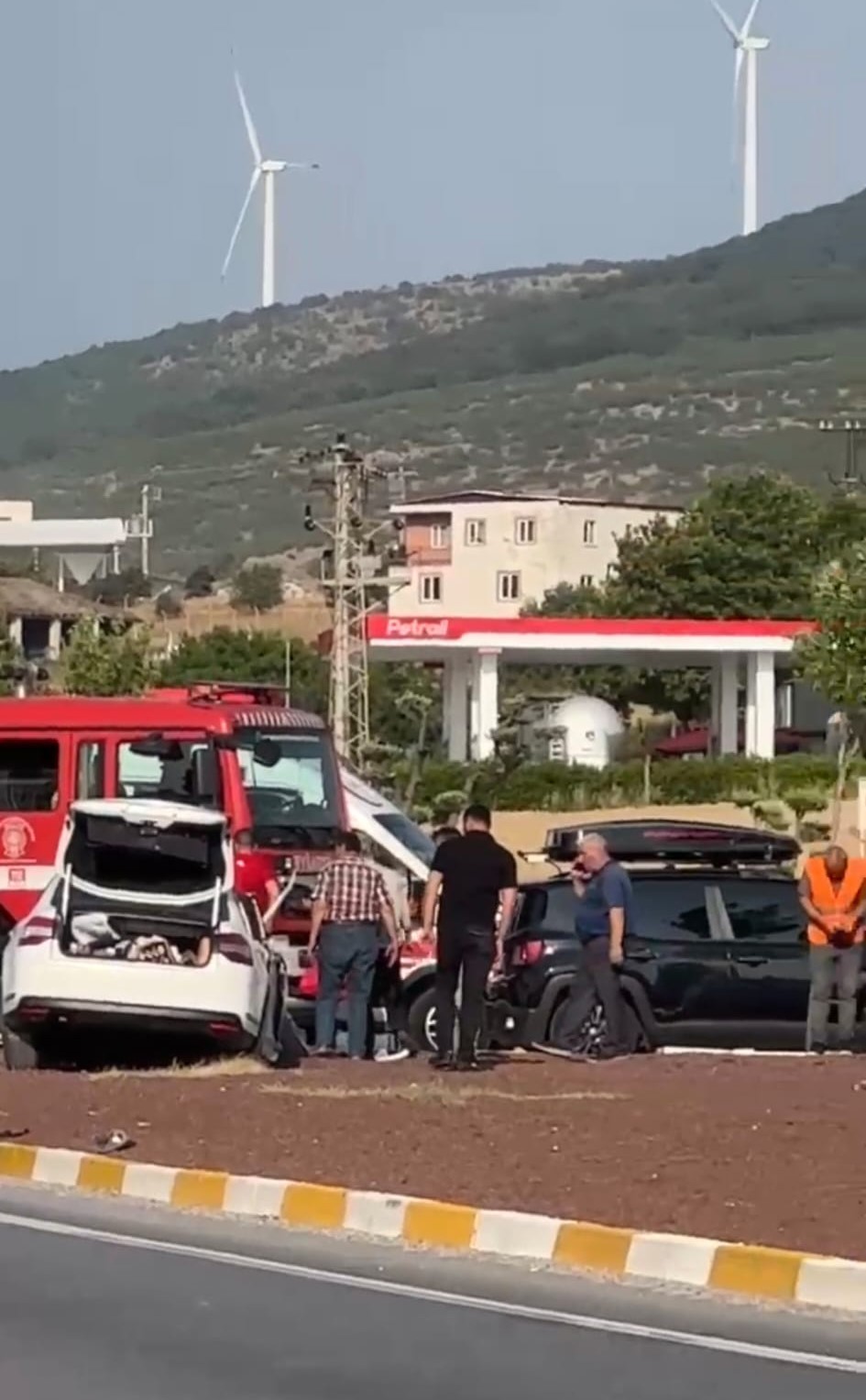 Balıkesir&rsquo;de kamyon ile otomobil &ccedil;arpıştı: 1 &ouml;l&uuml;, 1 yaralı
