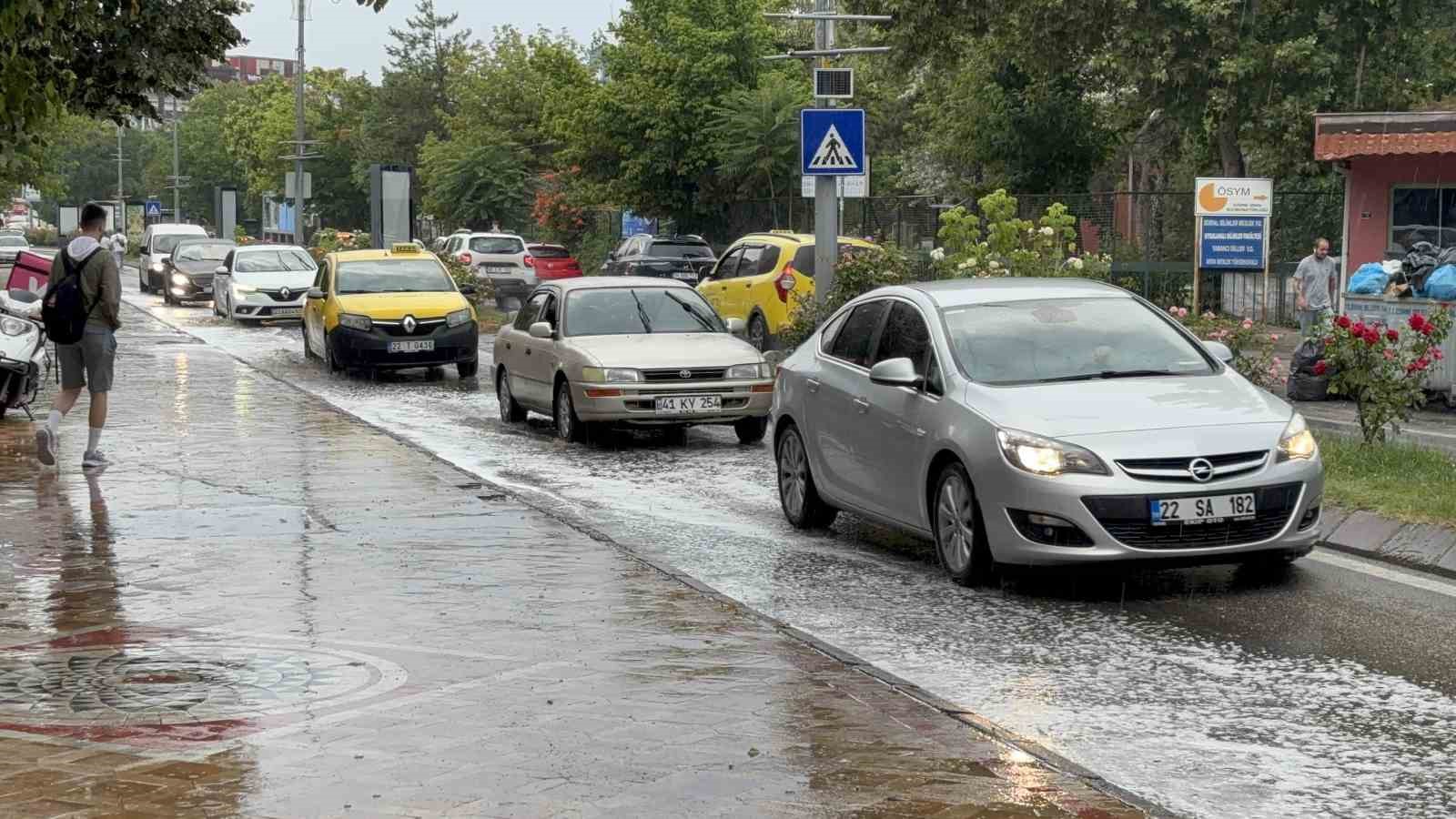 Yaz yağmuruna hazırlıksız yakalandılar