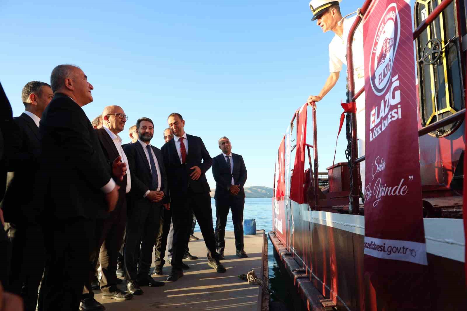 Hazar Gölü temizliği için ilk adım atıldı: "Hazar’ın Nefesi" hizmete girdi