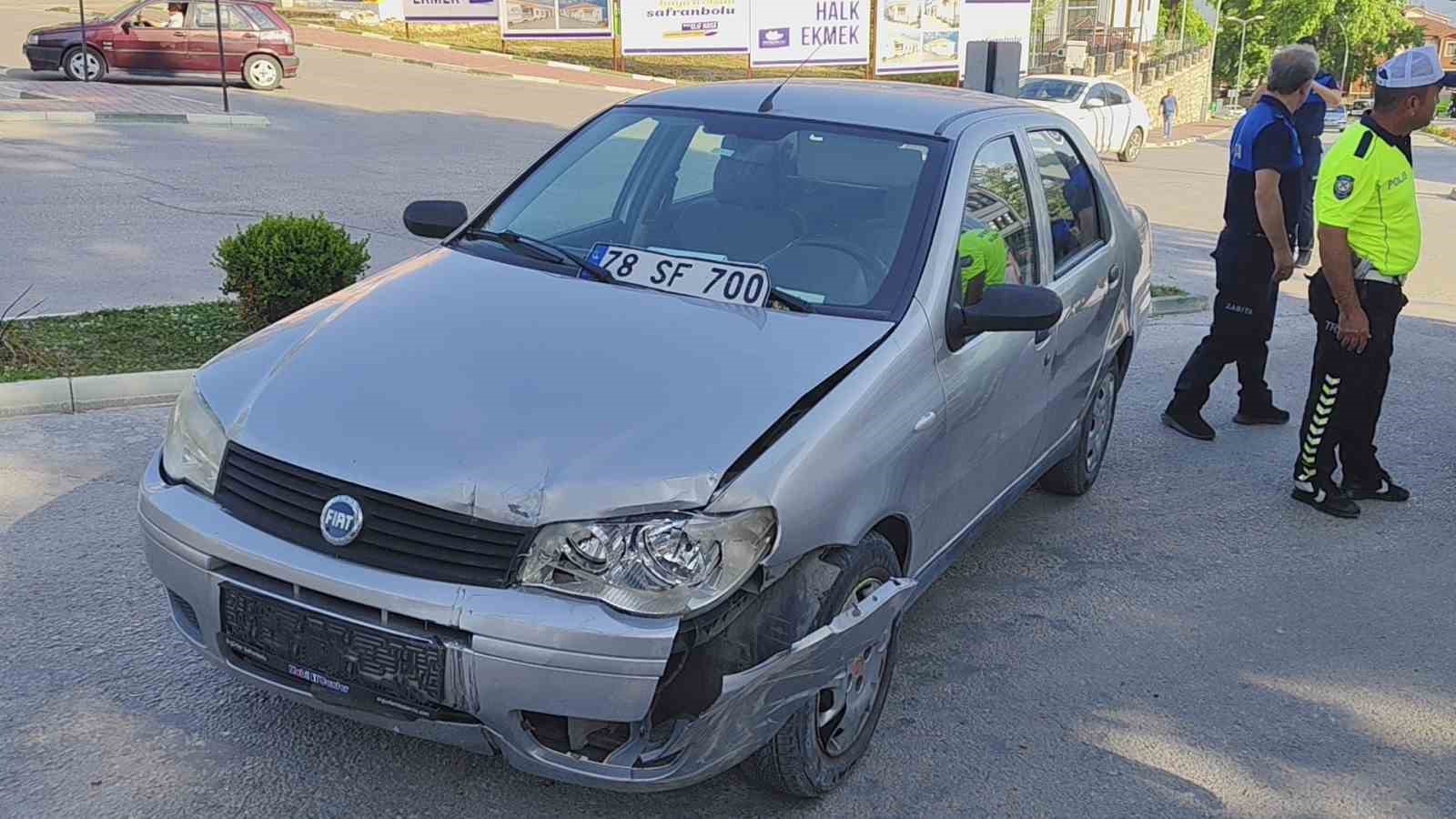 Kontrolden &ccedil;ıkan otomobil 3 araca &ccedil;arptı: 1 yaralı
