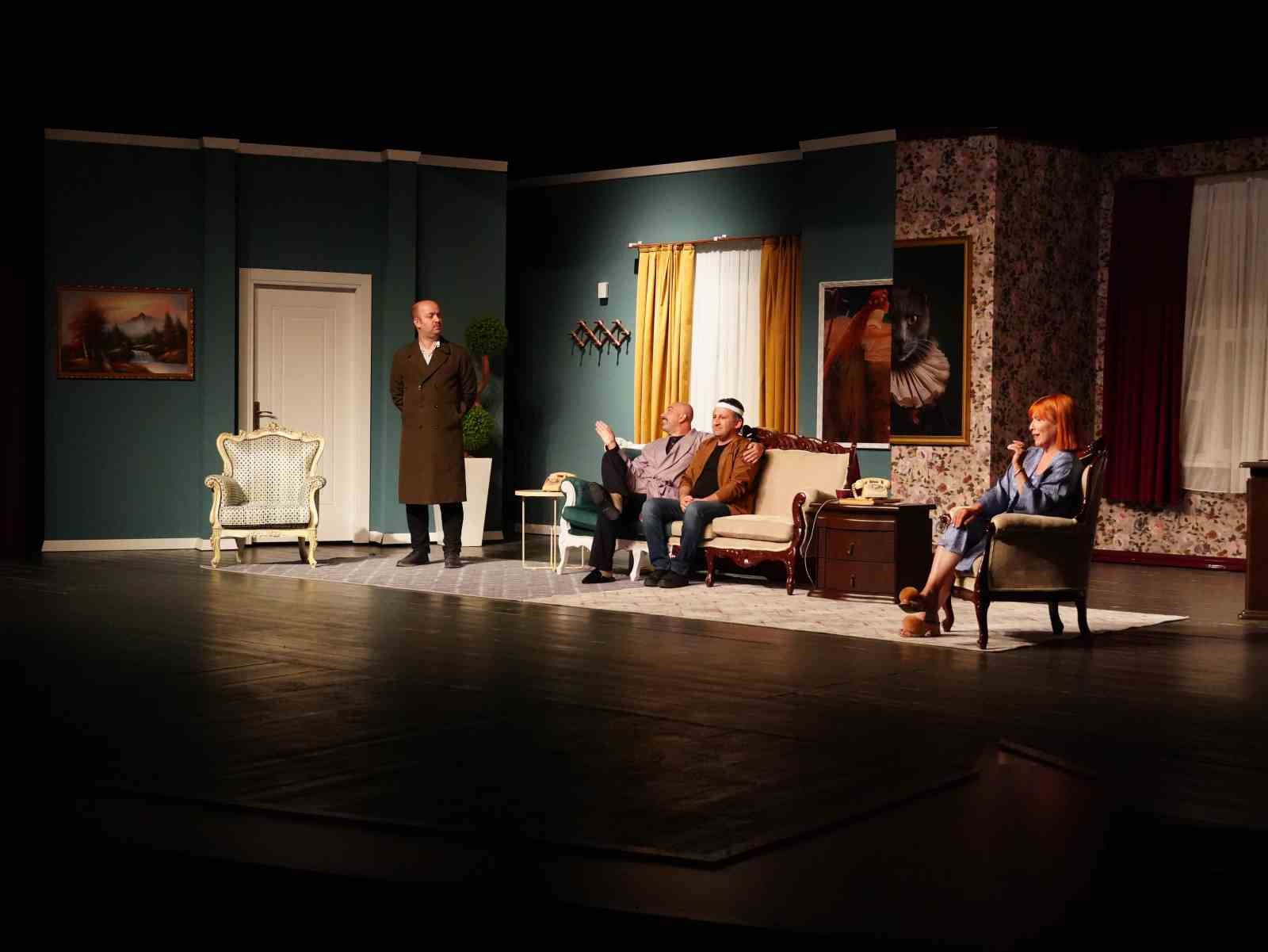 Şehir tiyatroları sezon finali yaptı