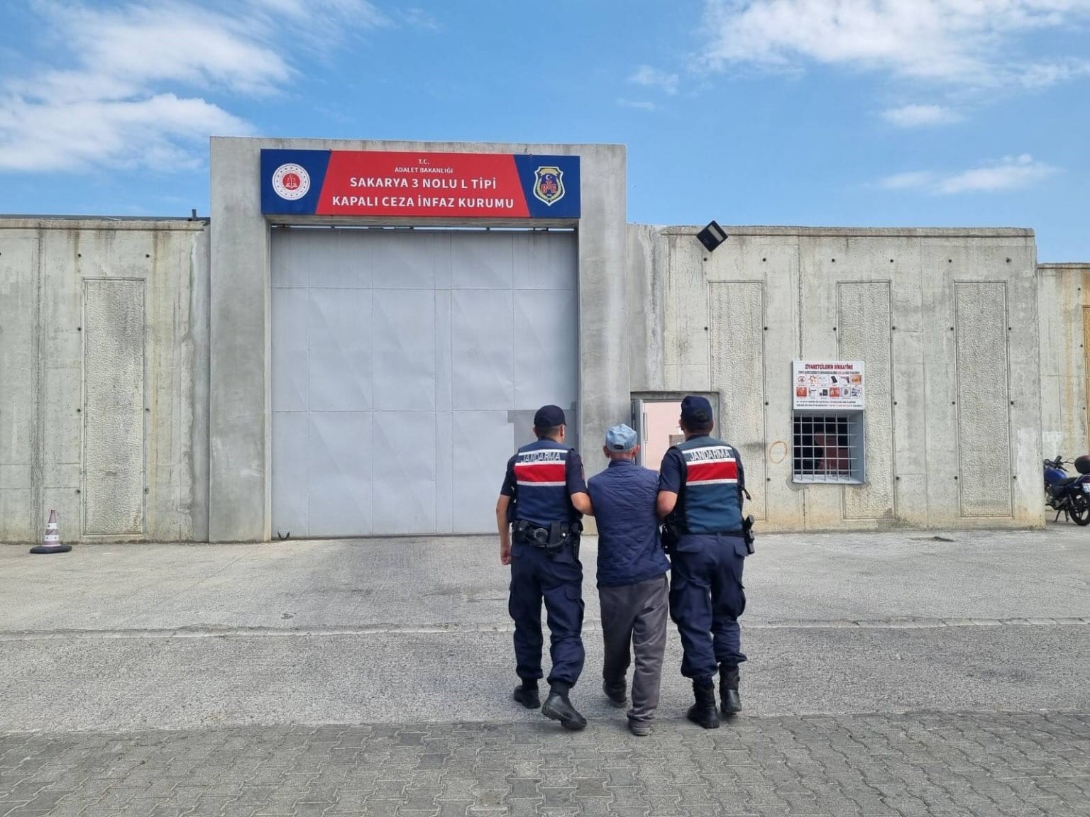 Jandarma uyuşturucuya geçit vermiyor: 3 tutuklama

