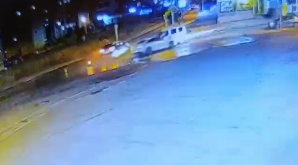 Edirne'de 4 araç arasında meydana gelen zincirleme kaza kameraya yansıdı.