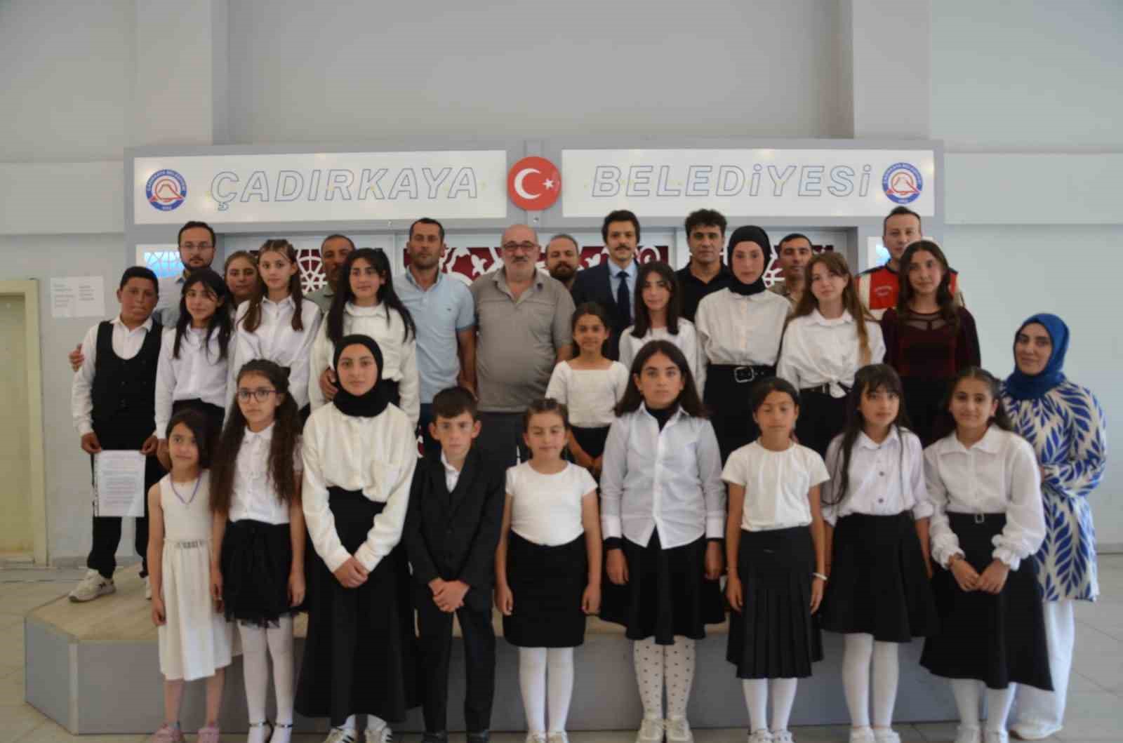 Ortaokul öğrencilerinden şiir programı