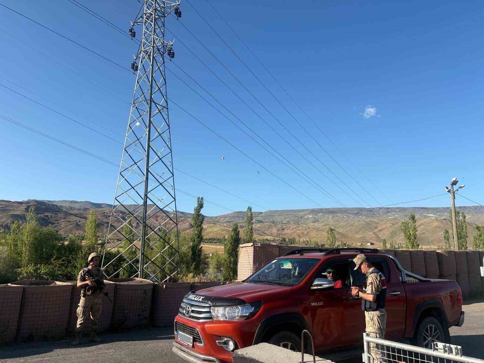 Kars&rsquo;ta 32 ekip, 98 jandarmanın katımlıyla uygulama
