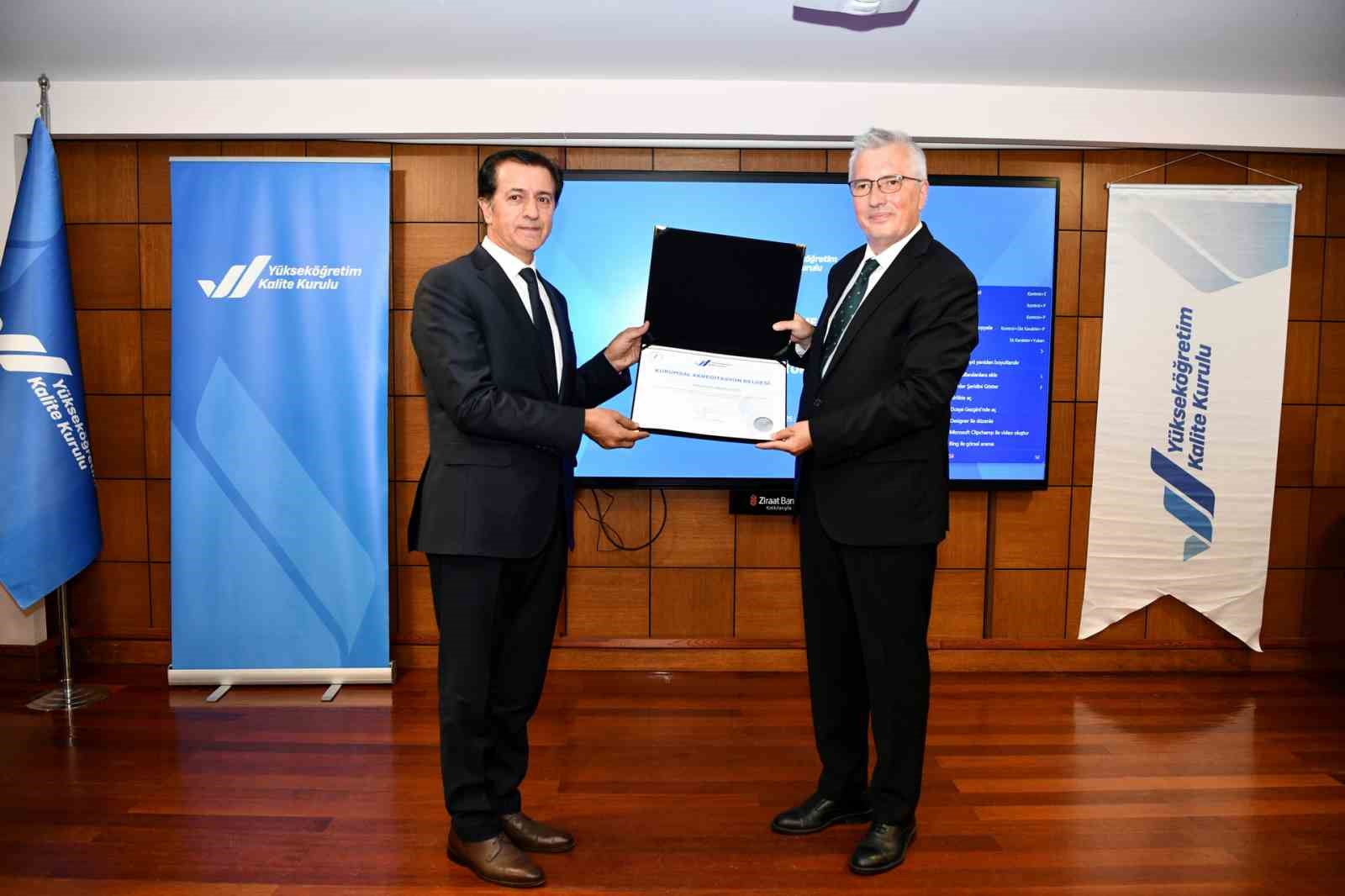 Ardahan Üniversitesi’ne ‘Kurumsal Akreditasyon Belgesi’