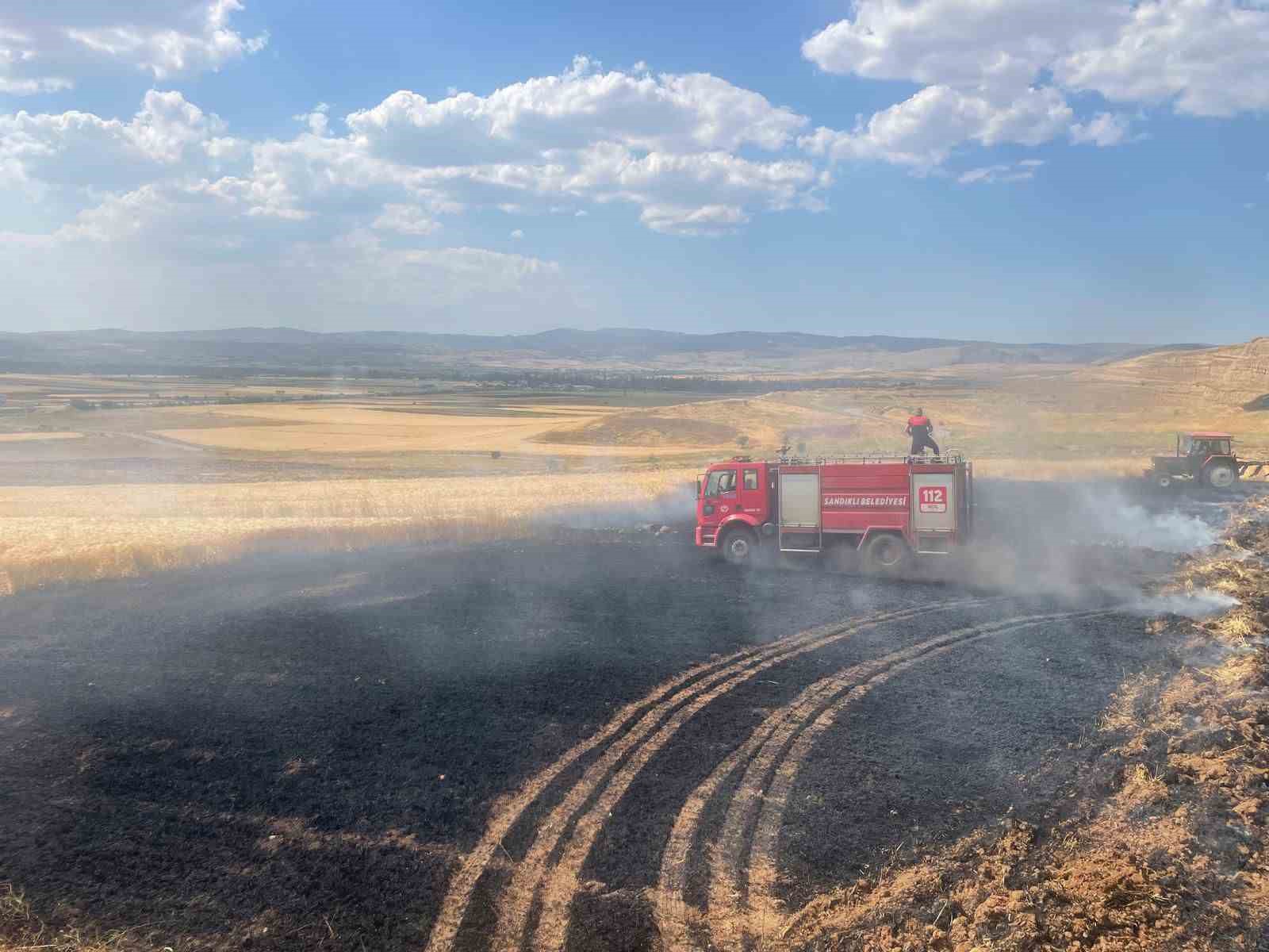 Sandıklı’da tarım arazilerinde yangın çıktı