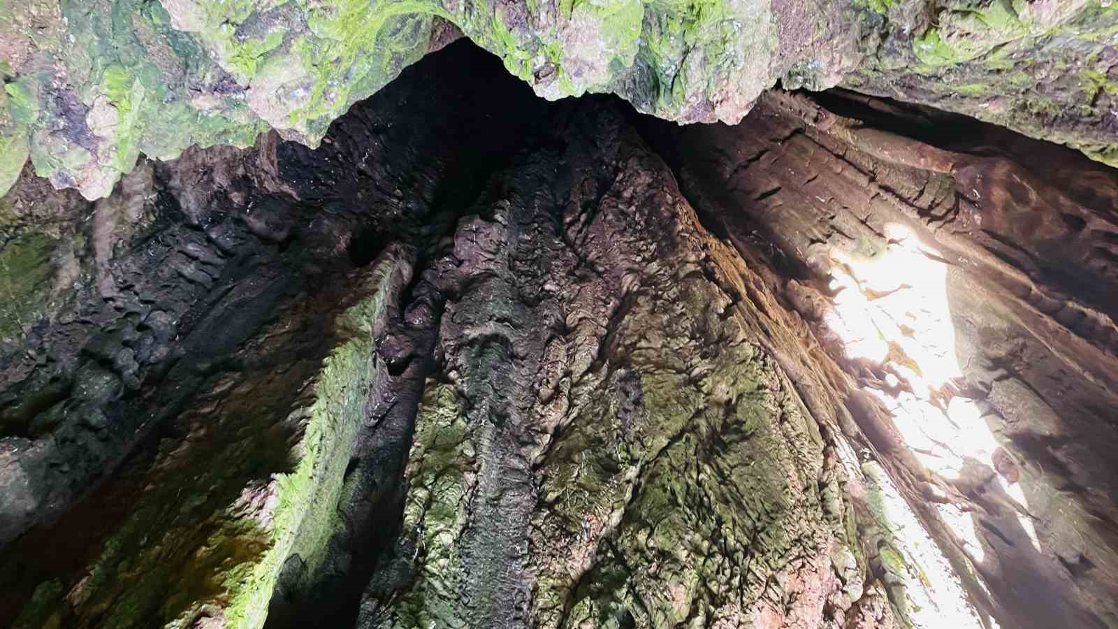 Adıyaman’daki mağaralarda bulunan ilginç jeolojik oluşumlar incelendi
