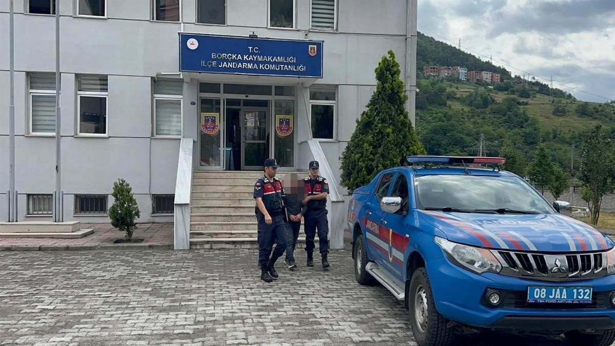 Askeri yasak bölgede yakalandı: 14 suç kaydı çıktı