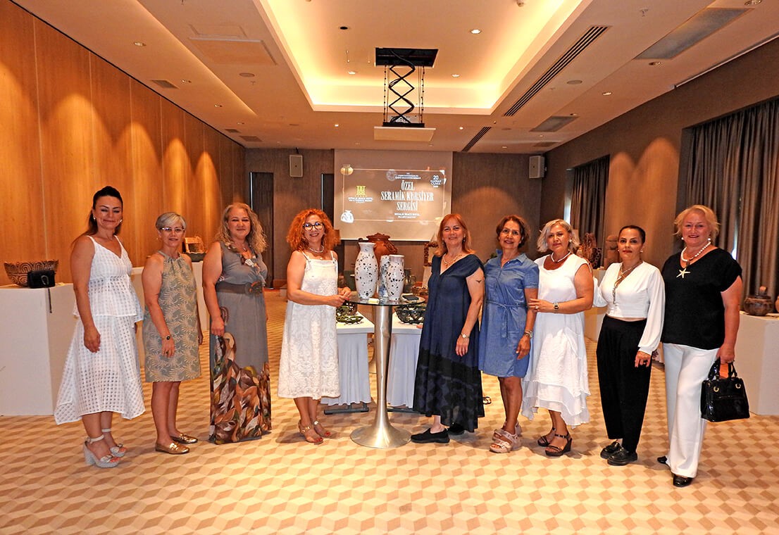 Çeşme Halk Eğitim Merkezi kursiyerleri sergi açtı