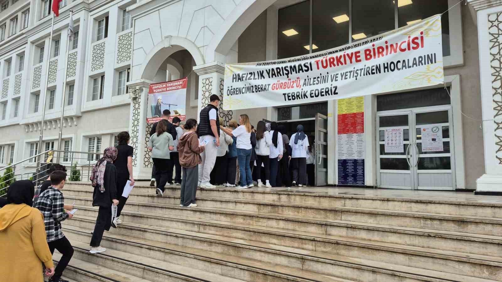 Düzce’de nefesler tutuldu YKS heyecanı başladı