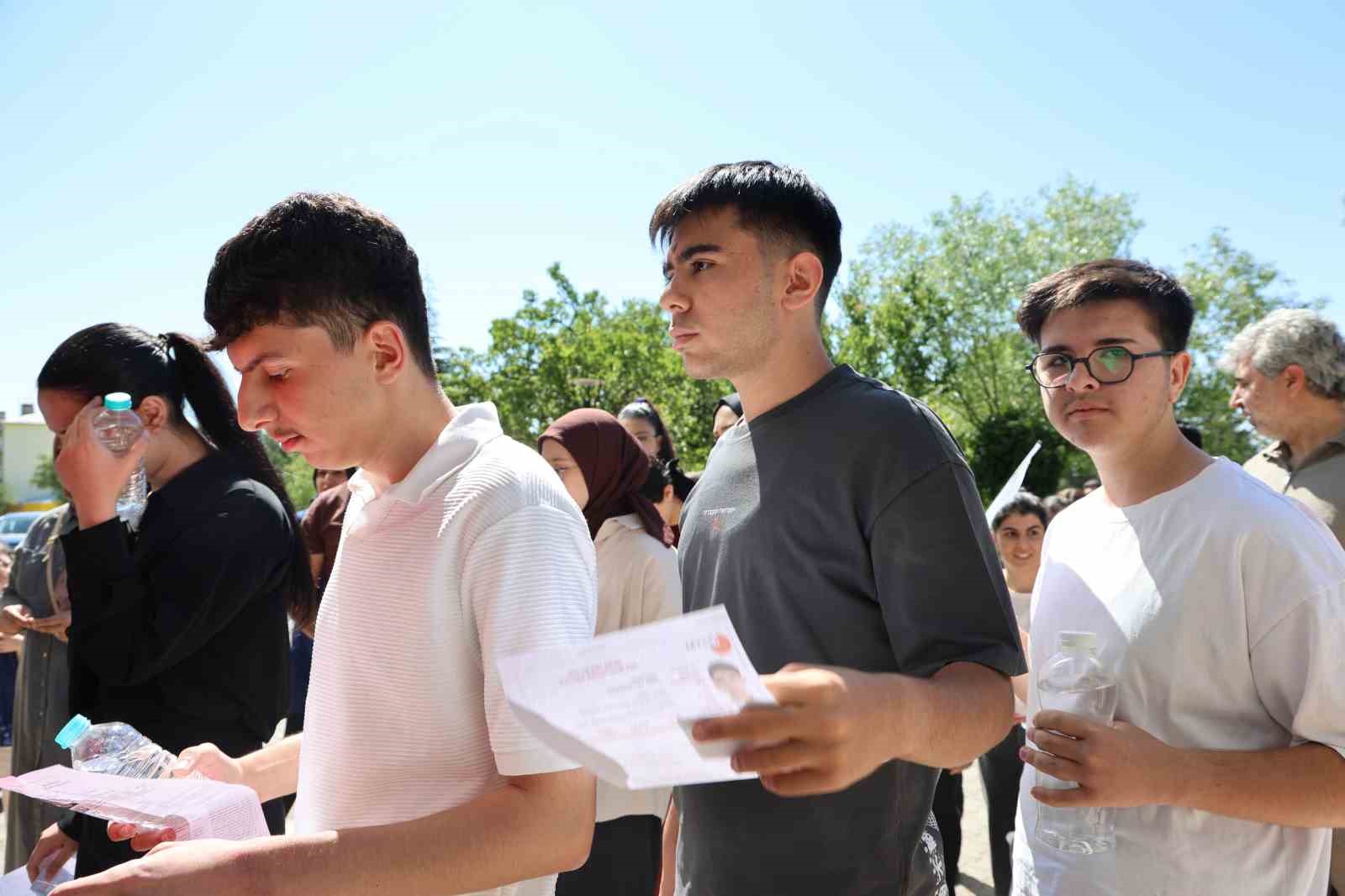 Elazığ’da nefesler tutuldu, YKS heyecanı başladı