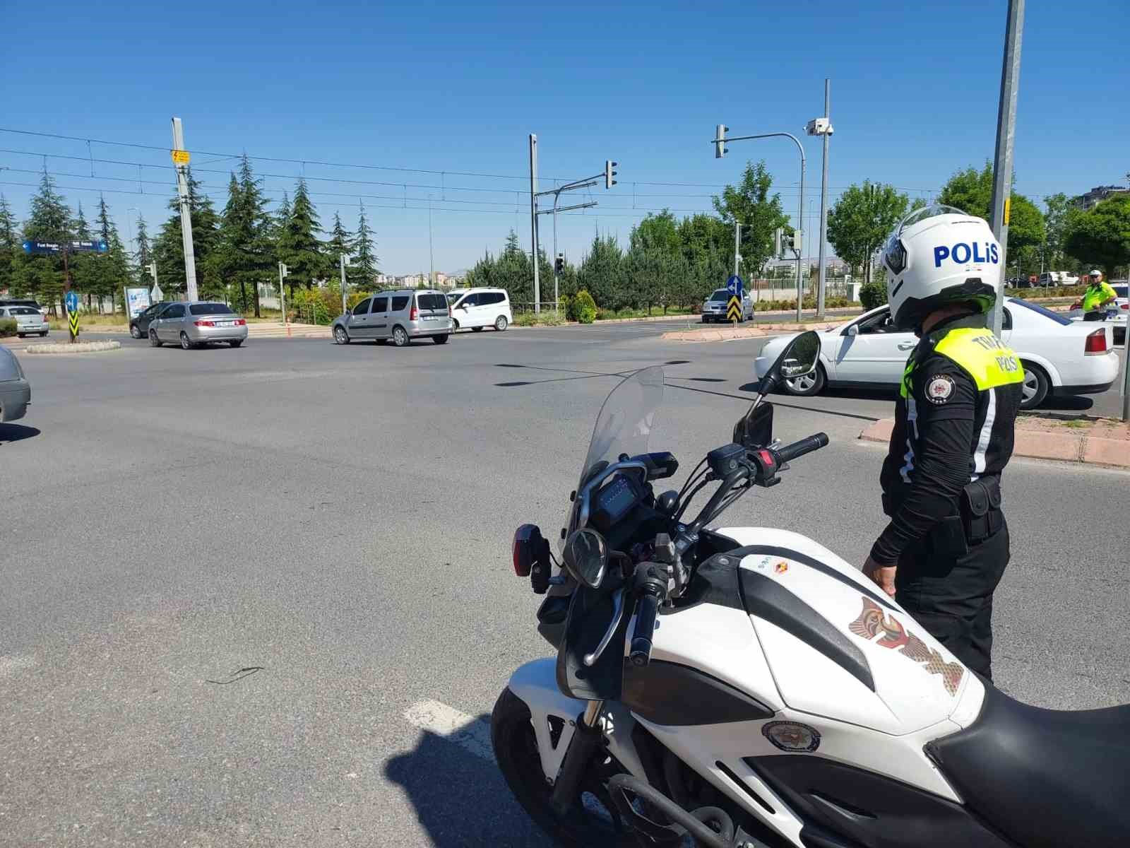 Kayseri Emniyeti ERÜ yerleşkesinde 90 adayı sınava yetiştirdi