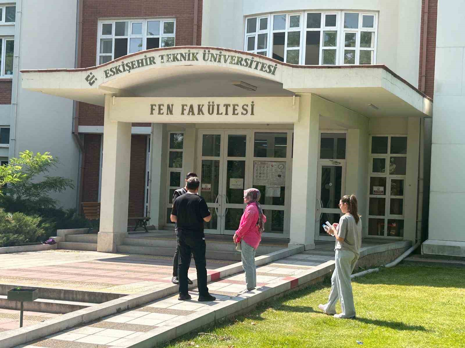 Kapılar kapatıldıktan 10 dakika sonra gelen aday YKS’ye giremedi