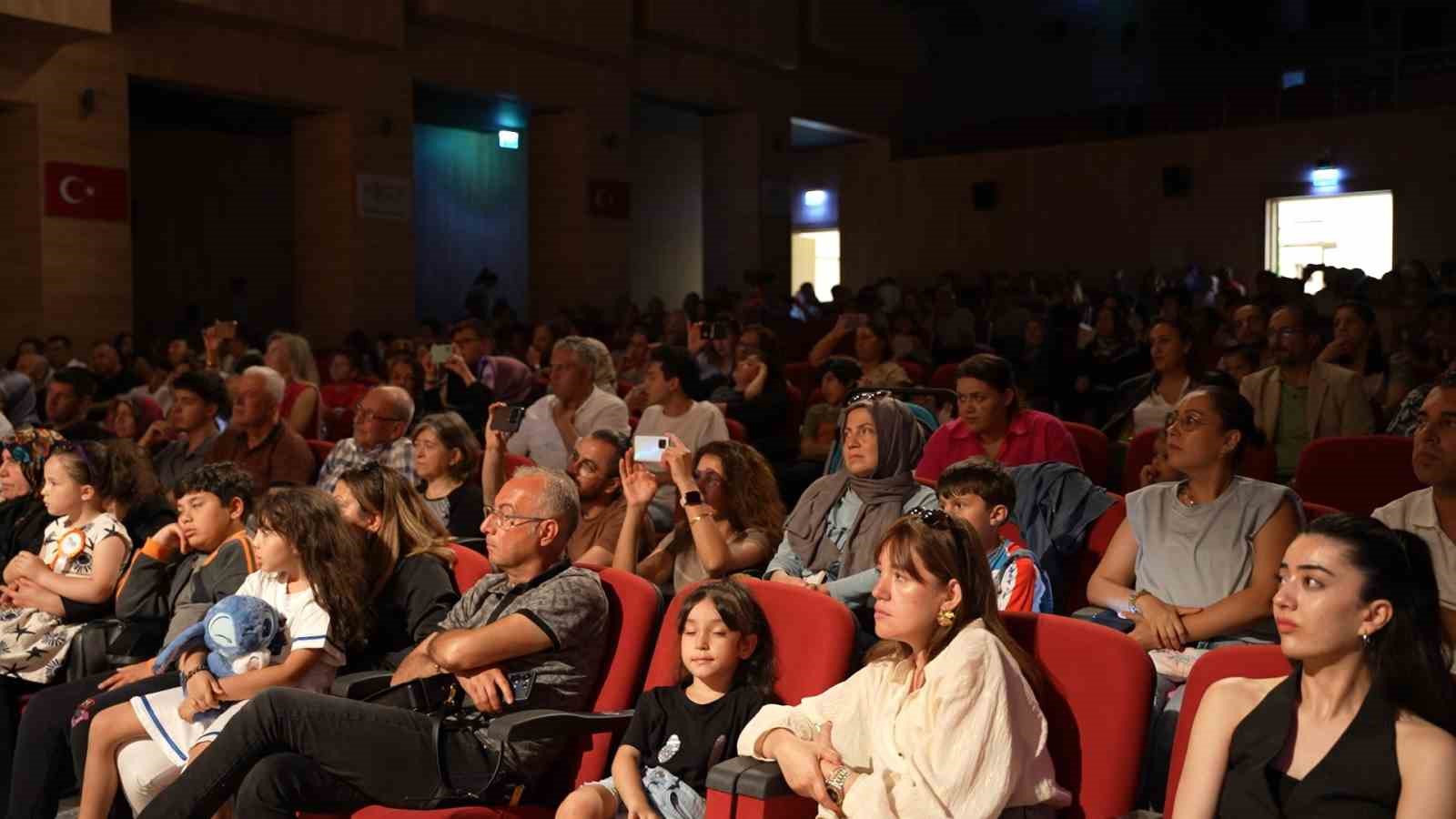 Niğde’de öğrencilerden İngilizce tiyatro