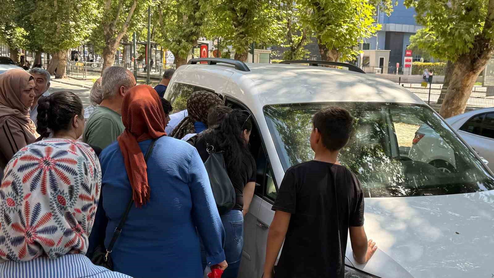 Gaziantep’te YKS’ye geç kalan öğrenci içeri alınmadı
