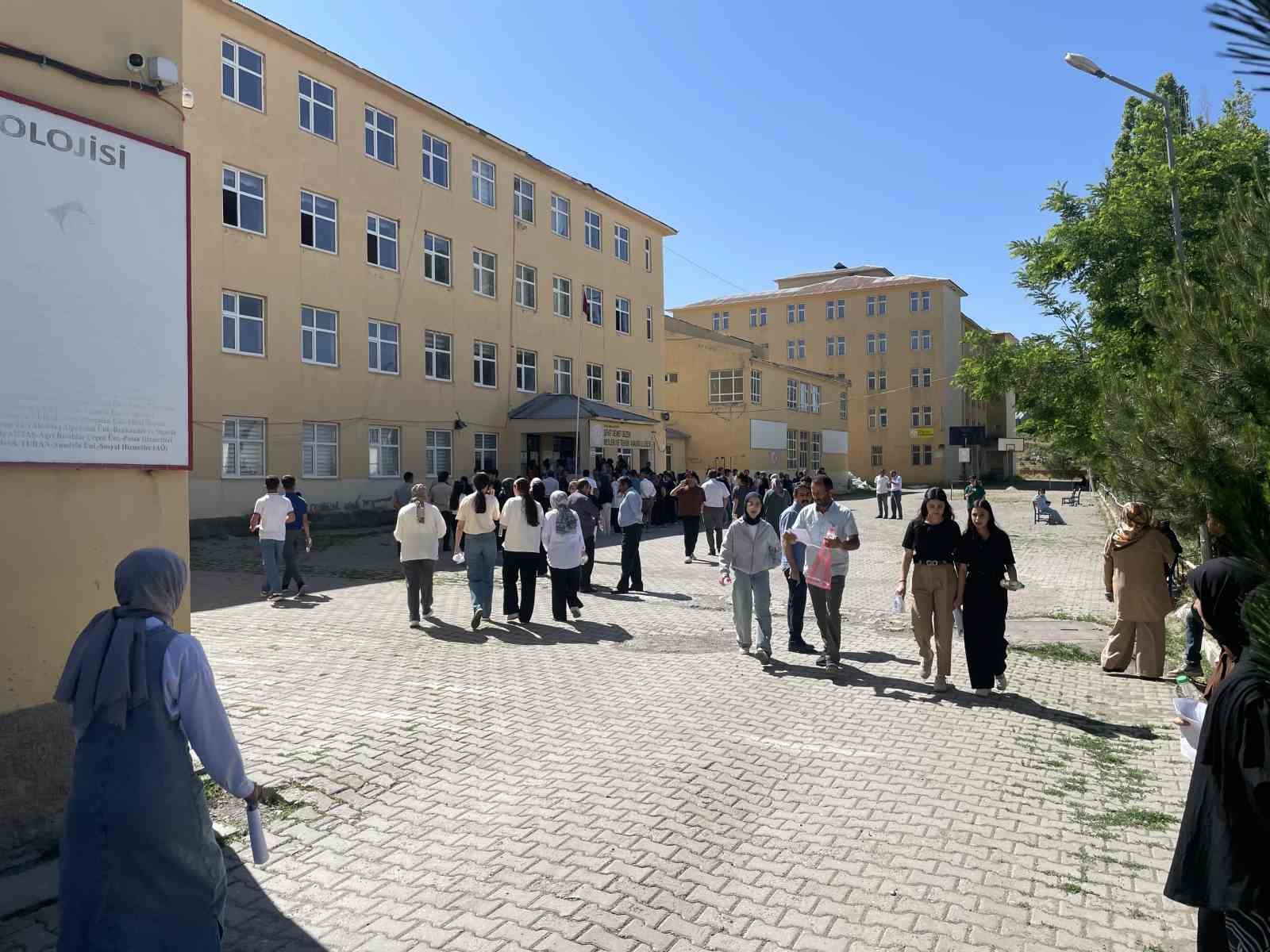 Malazgirt’te YKS heyecanı yaşandı