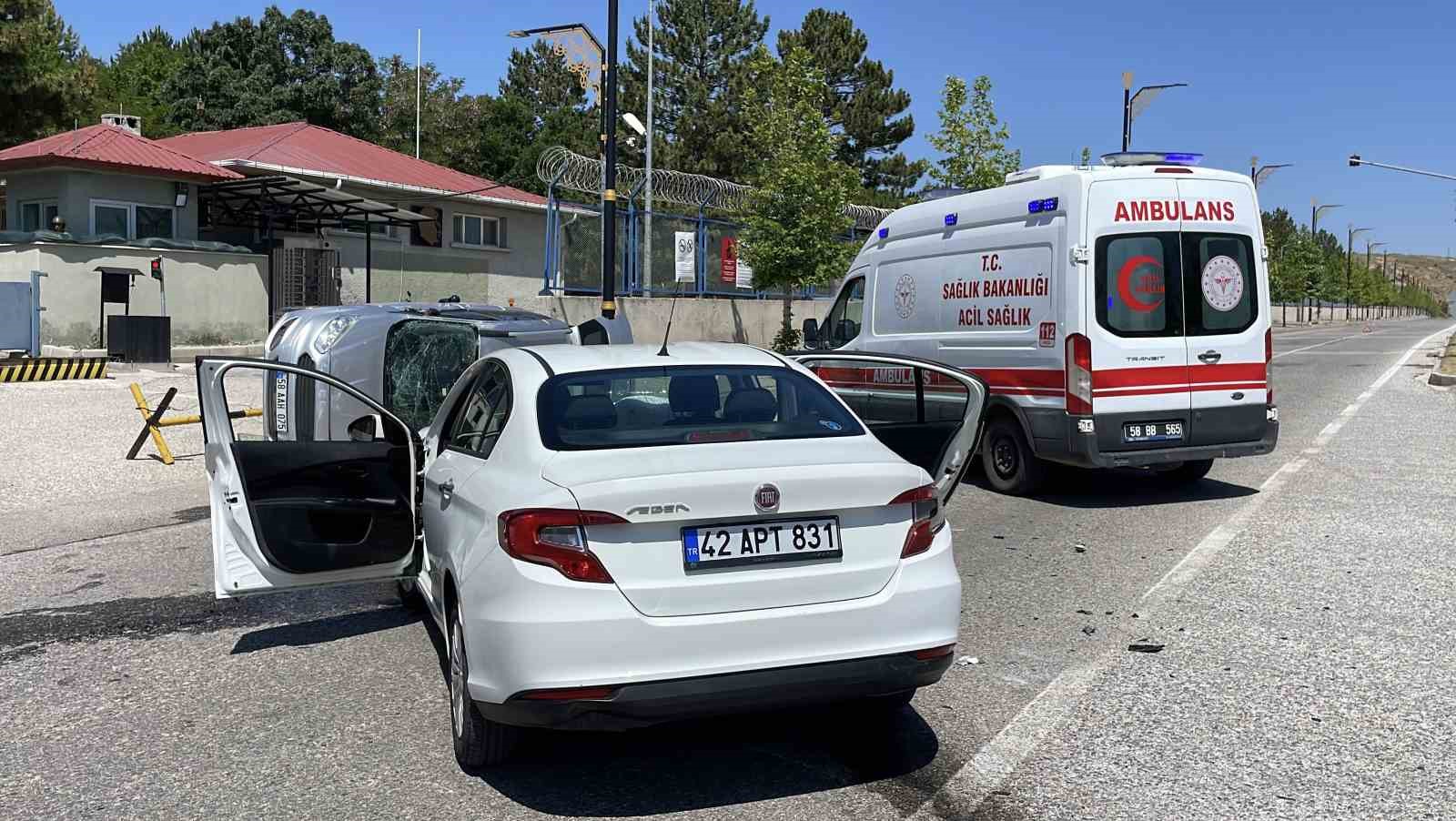 Şerit ihlali hataya neden oldu: 4 yaralı