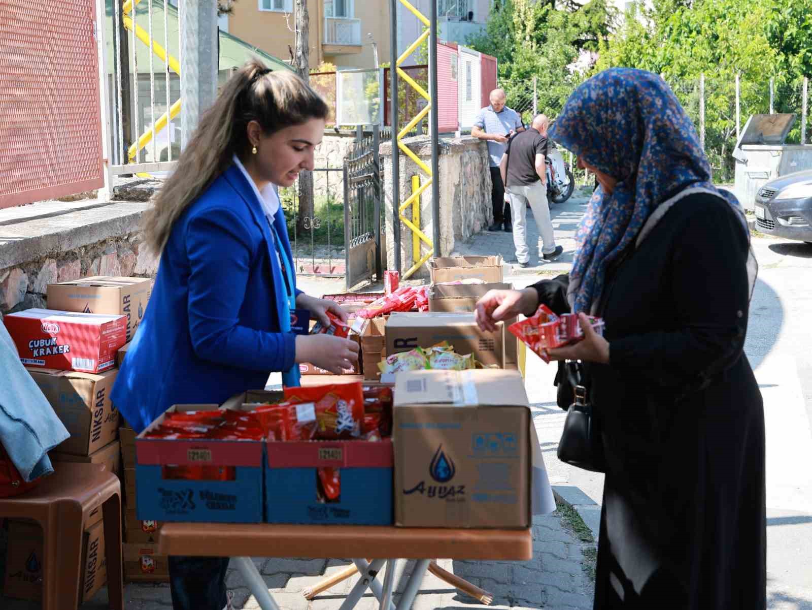 Tokat Belediyesi’nden YKS velilerine 27 okulda ikram hizmeti