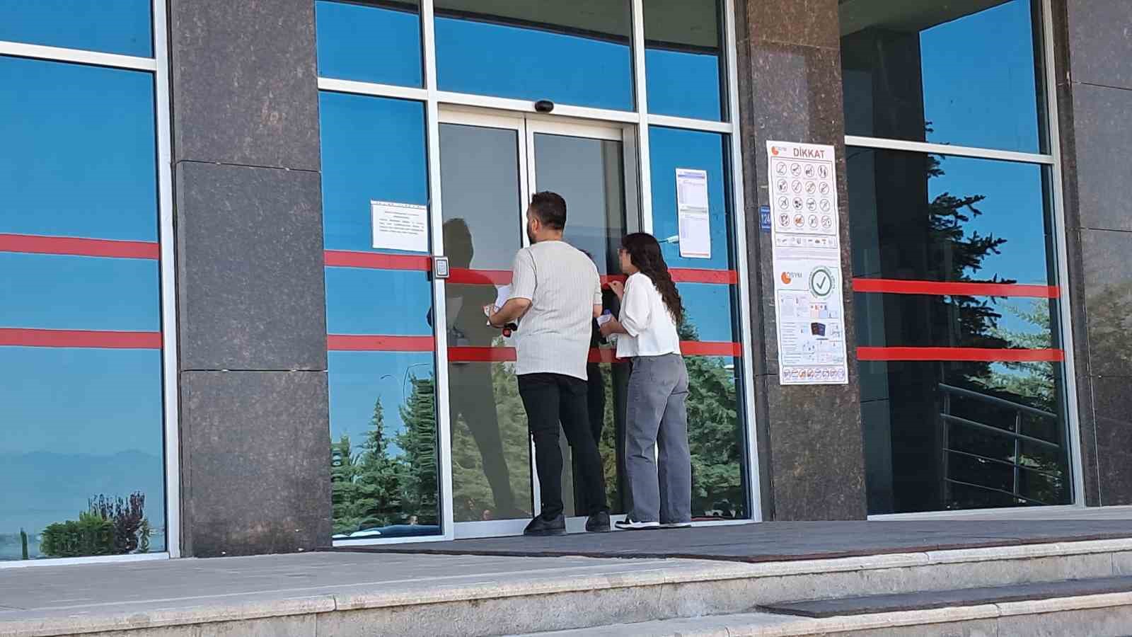 Karaman’da YKS’ye geç kalan adaylar sınava alınmadı
