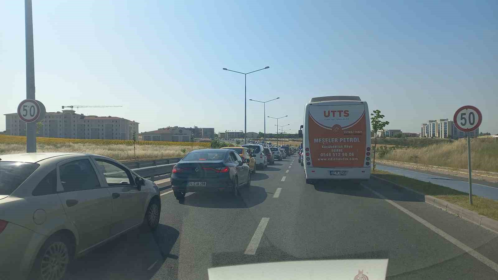 Edirne’de TYT öncesi trafik yoğunluğu

