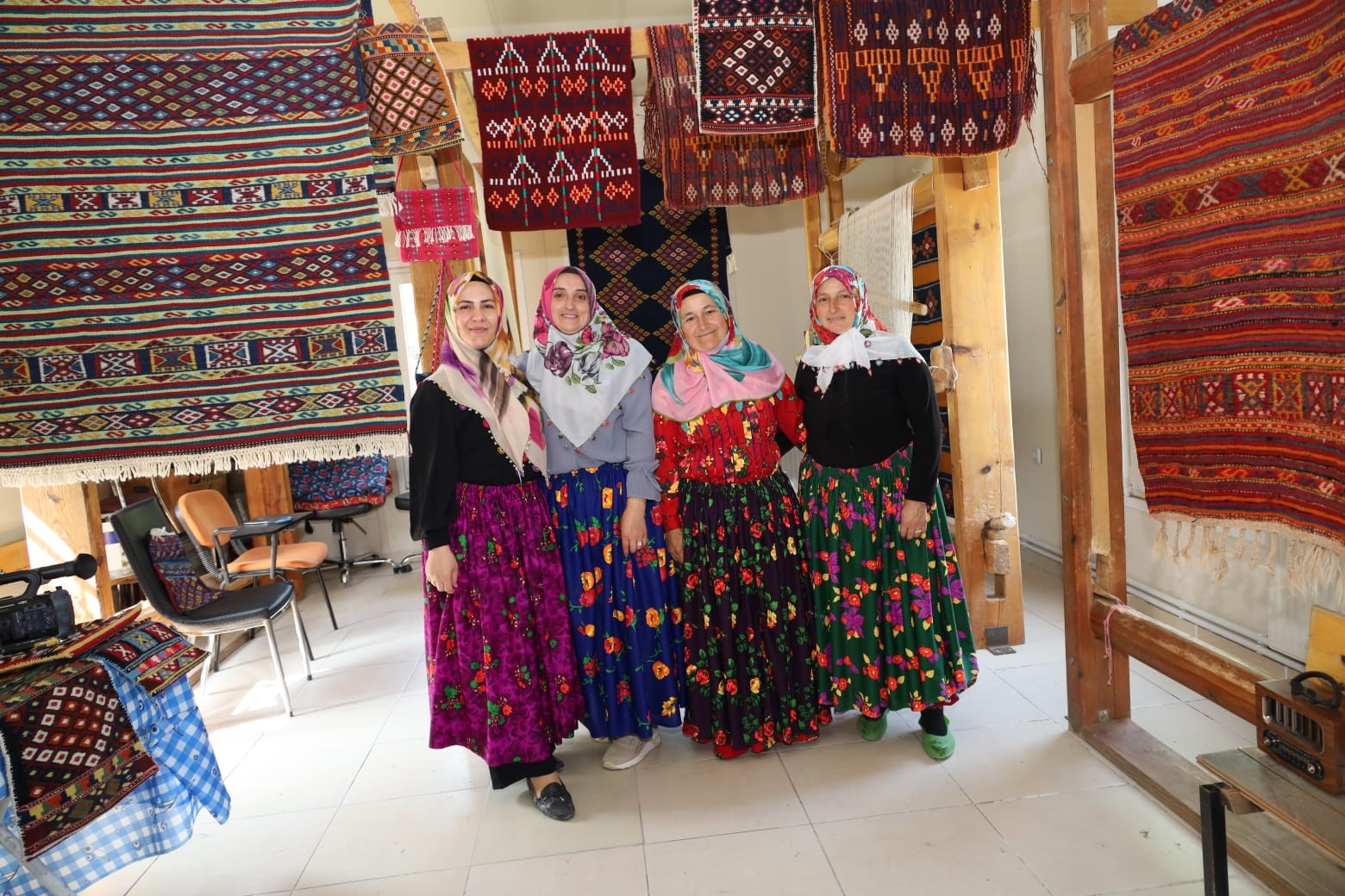 6 asırlık halı ve kilim dokumacılığı geleceğe taşınıyor