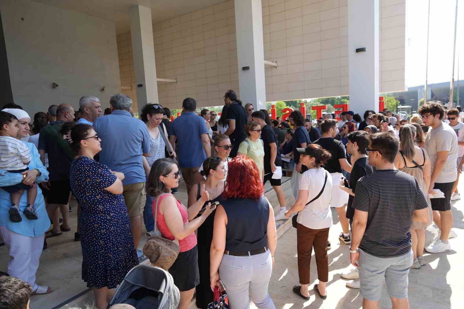 Tüm veliler onun için seferber oldu, Genç kızın hayalleri kulağındaki takı yüzünden yarım kaldı
