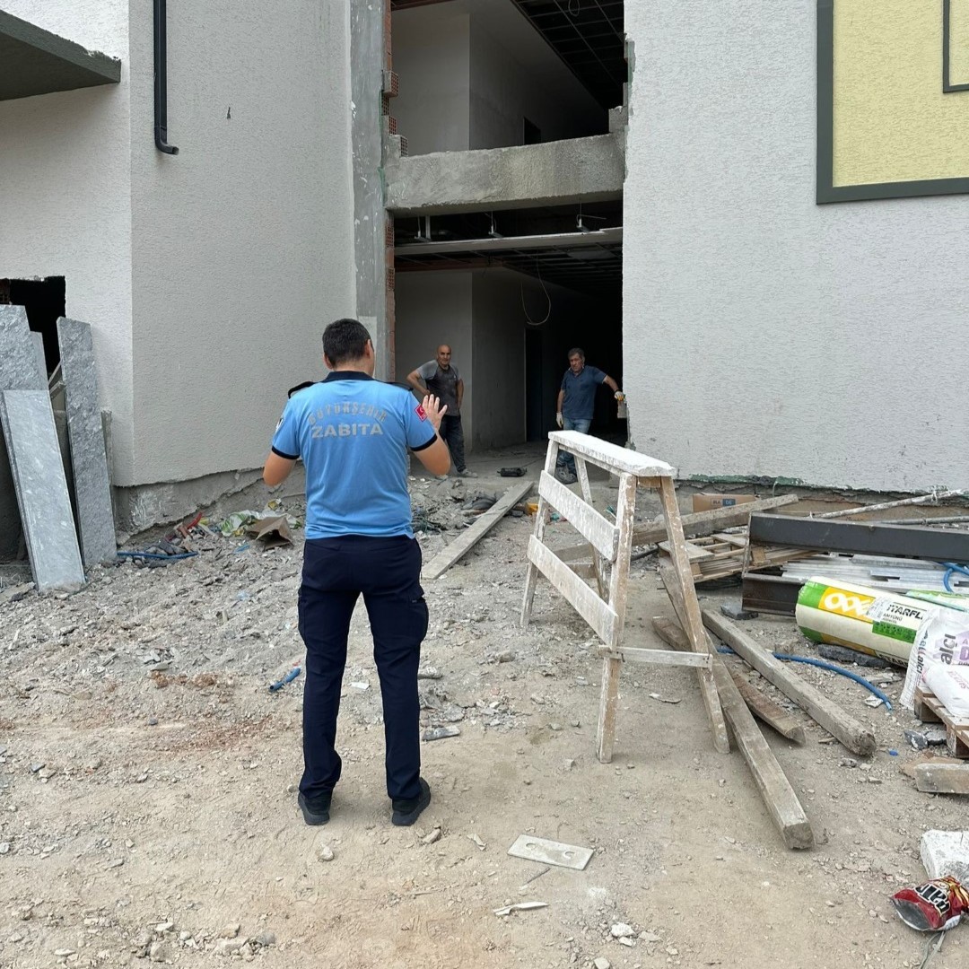 Zabıta ekipleri geç kalan öğrencileri sınava yetiştirdi
