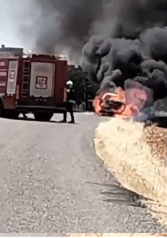 Gaziantep’te seyir halindeki otomobil alev aldı
