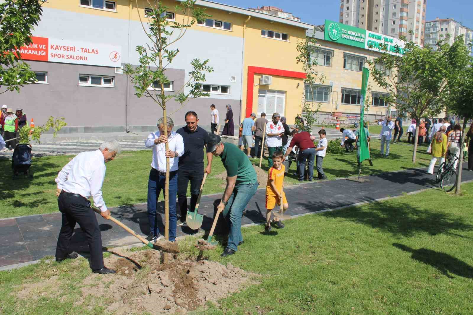 Kayserili hekimler, Gazzeli çocuklar için fidan dikti