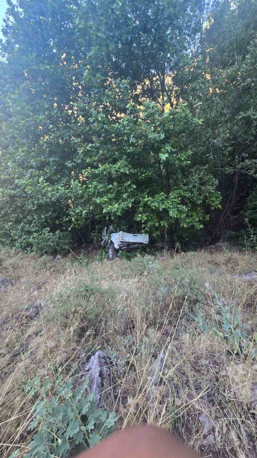 Adıyaman&rsquo;da kamyonet u&ccedil;uruma yuvarlandı: 2 &ouml;l&uuml;
