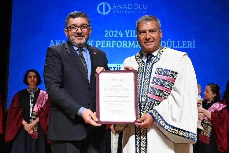 BŞEÜ Rektörü Prof. Dr. Kaplancıklı’ya akademik üstün başarı ödülü