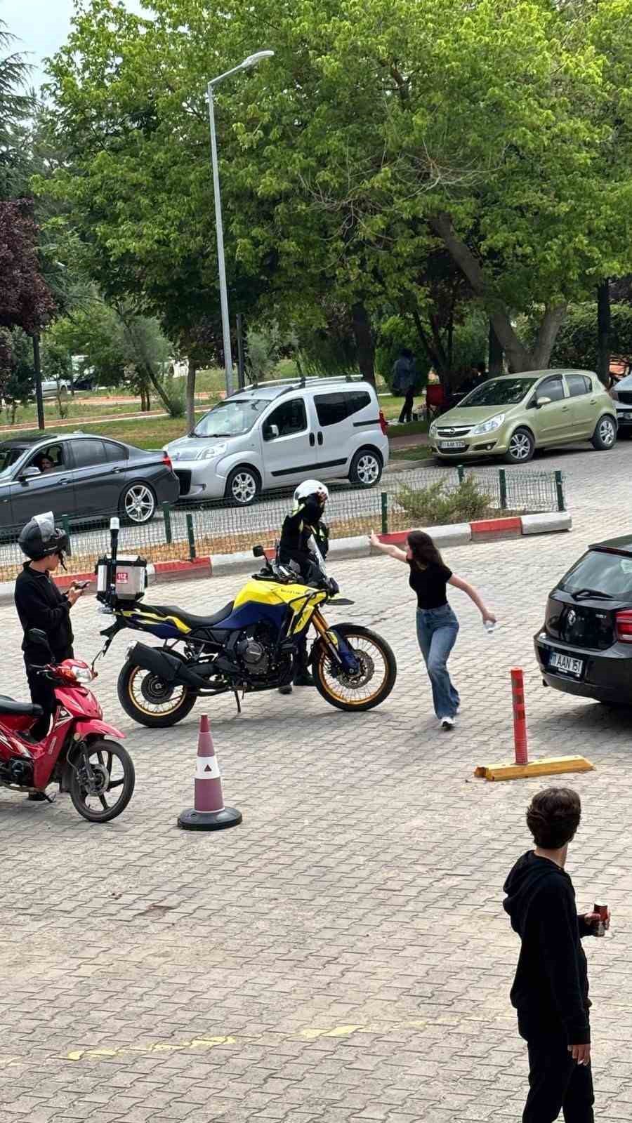 YKS&rsquo;de kimliğini unutan &ouml;ğrencinin imdadına polis yetişti
