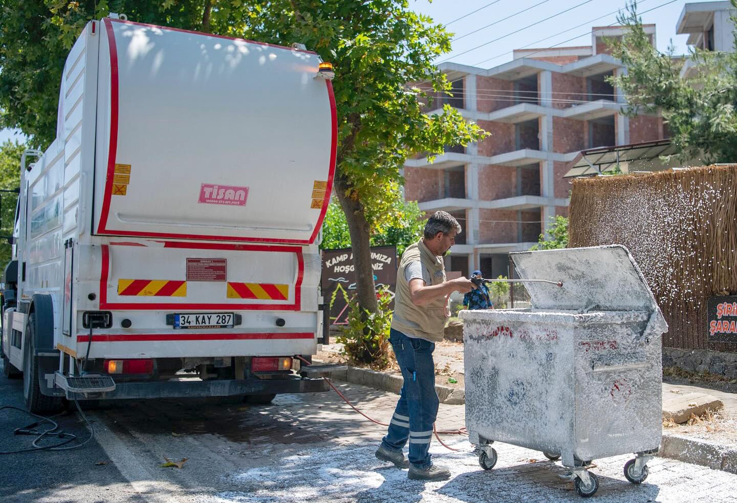 Kuşadası Belediyesi’nden Güzelçamlı’ya hizmet seferberliği