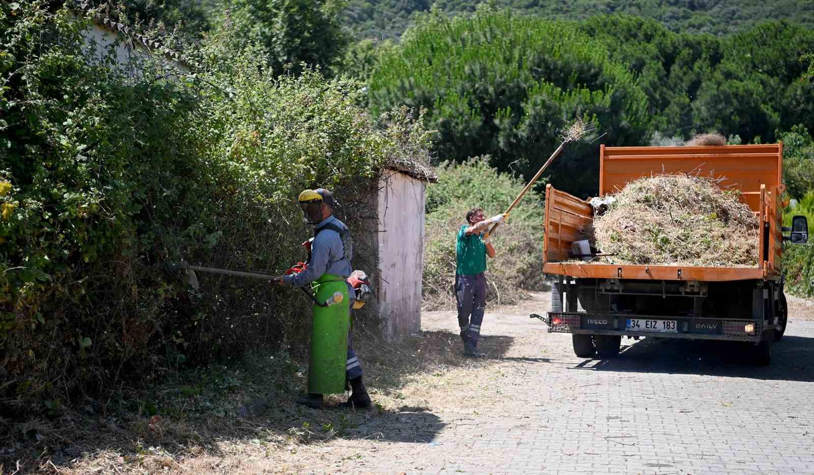 Kuşadası Belediyesi&rsquo;nden G&uuml;zel&ccedil;amlı&rsquo;ya hizmet seferberliği
