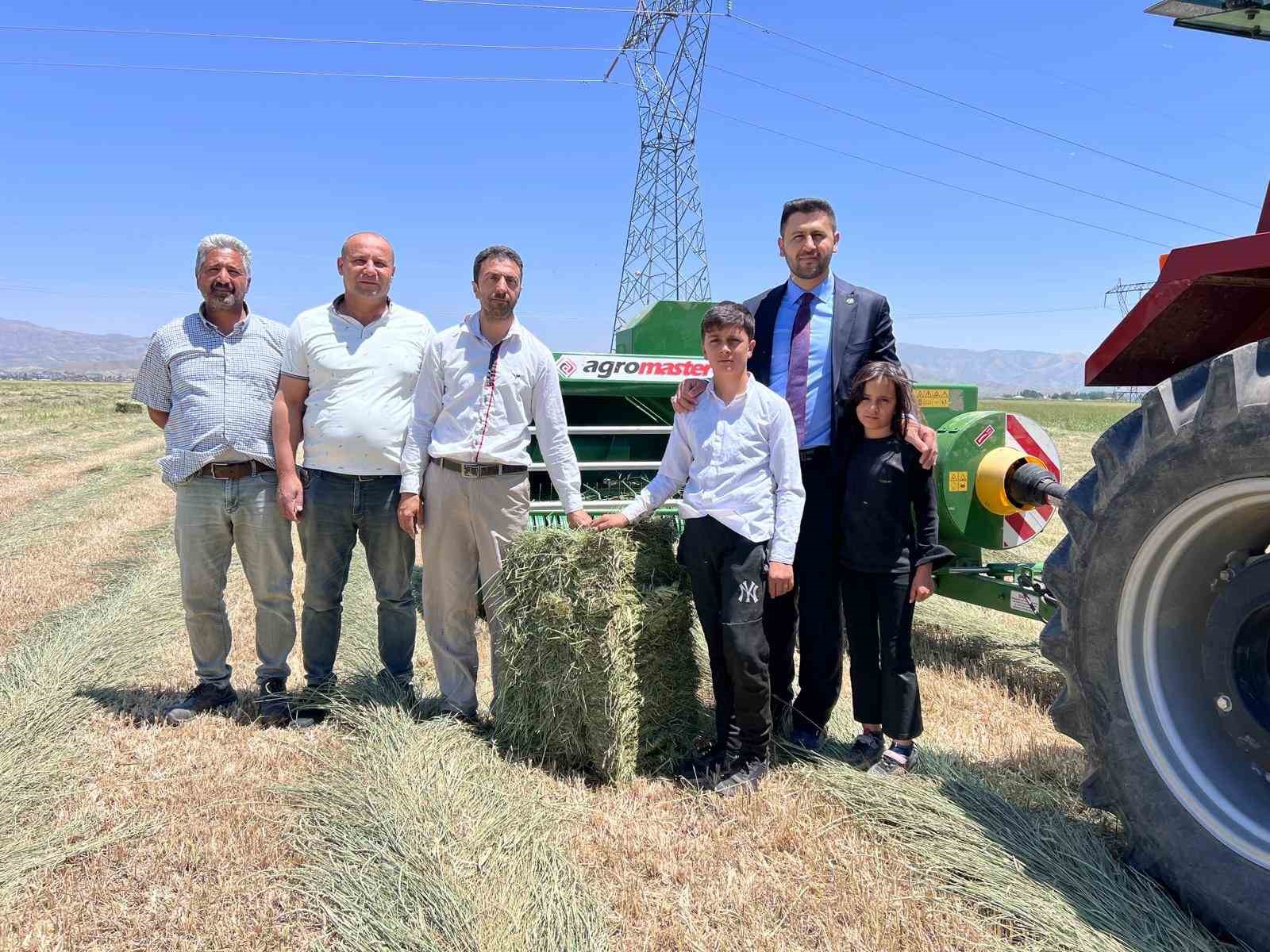 Yüksekova’da imece geleneği makineleşmeye geçiş yaptı