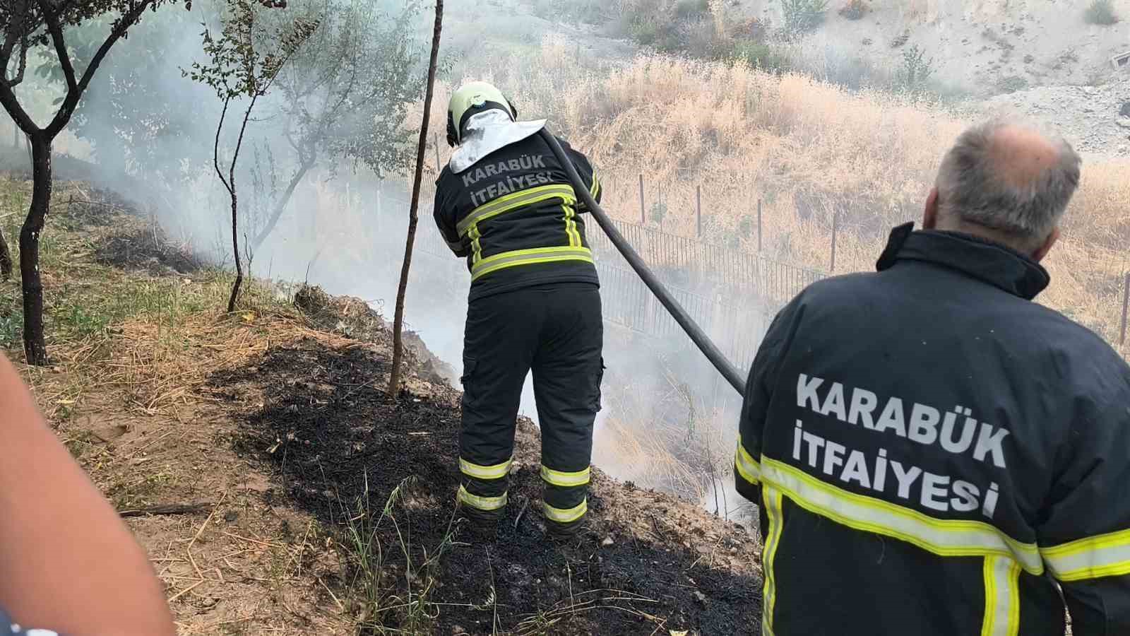 Otluk alanda çıkan örtü yangını büyümeden söndürüldü
