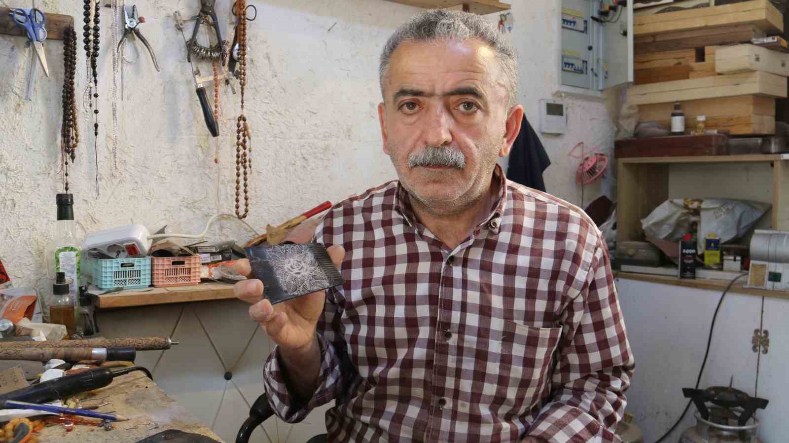 Unutulmaya yüz tutmuş kemik taraklar, işlenerek sanat eserine dönüştürülüyor