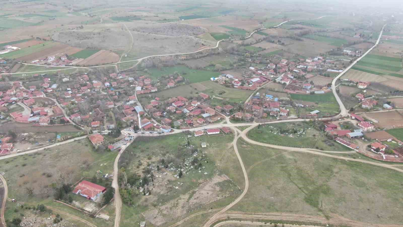 Eski k&ouml;y okulunda a&ccedil;ılan kurs kadınlara umut oldu: Hem &ouml;ğreniyorlar hem para kazanıyorlar
