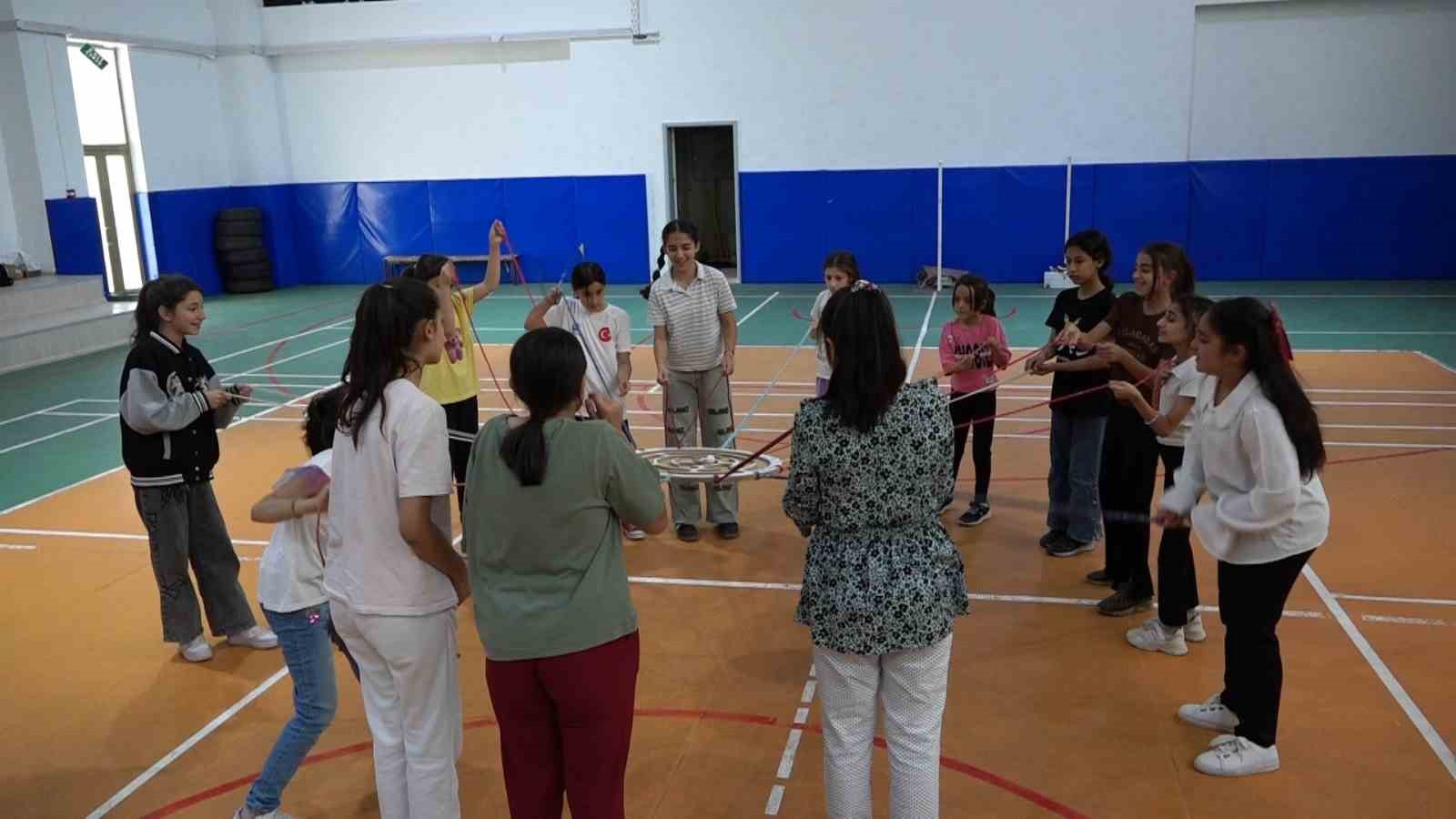 Yeşilyurt’taki çocuk şenliği yoğun ilgi gördü