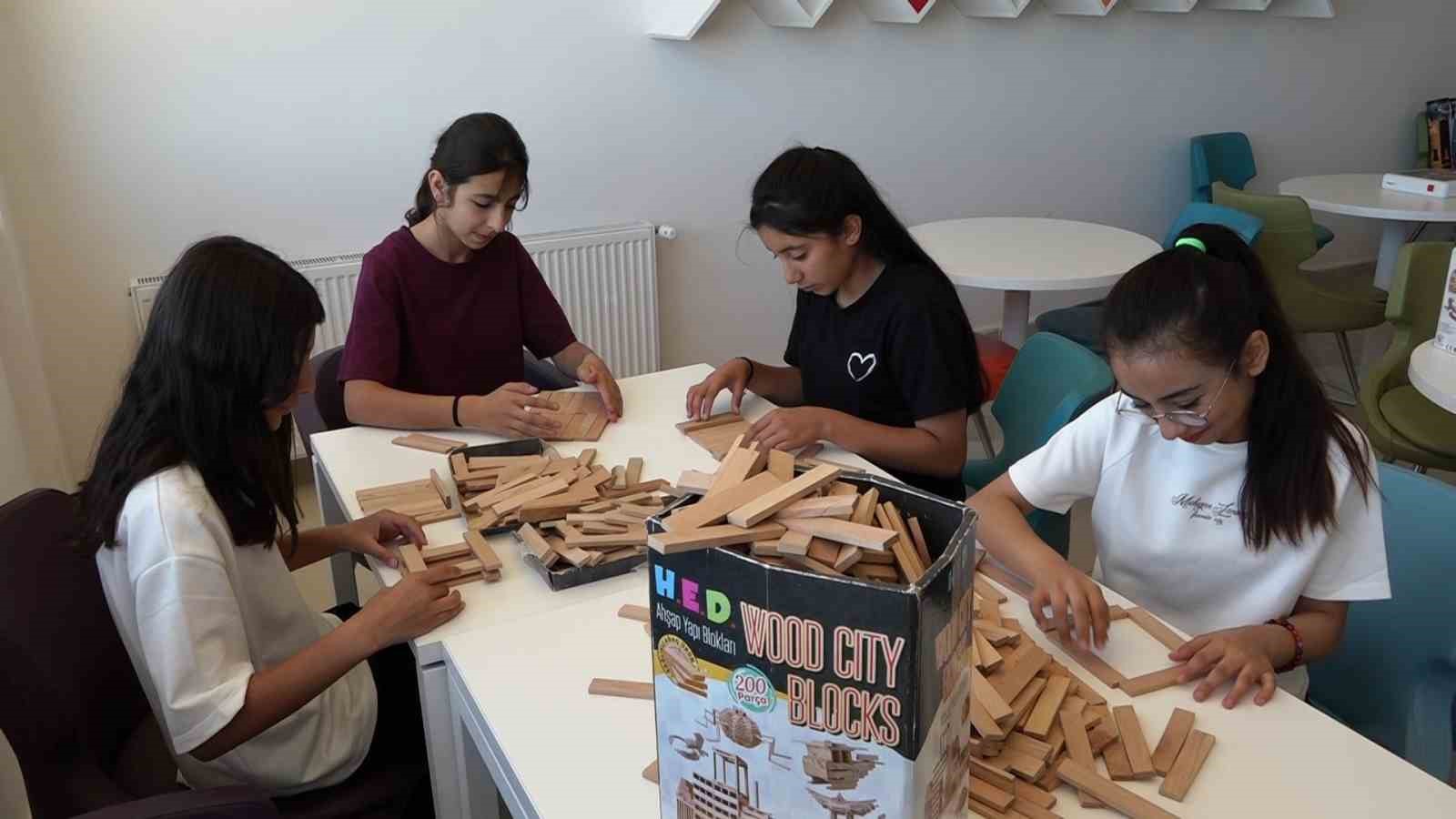 Yeşilyurt&rsquo;taki &ccedil;ocuk şenliği yoğun ilgi g&ouml;rd&uuml;
