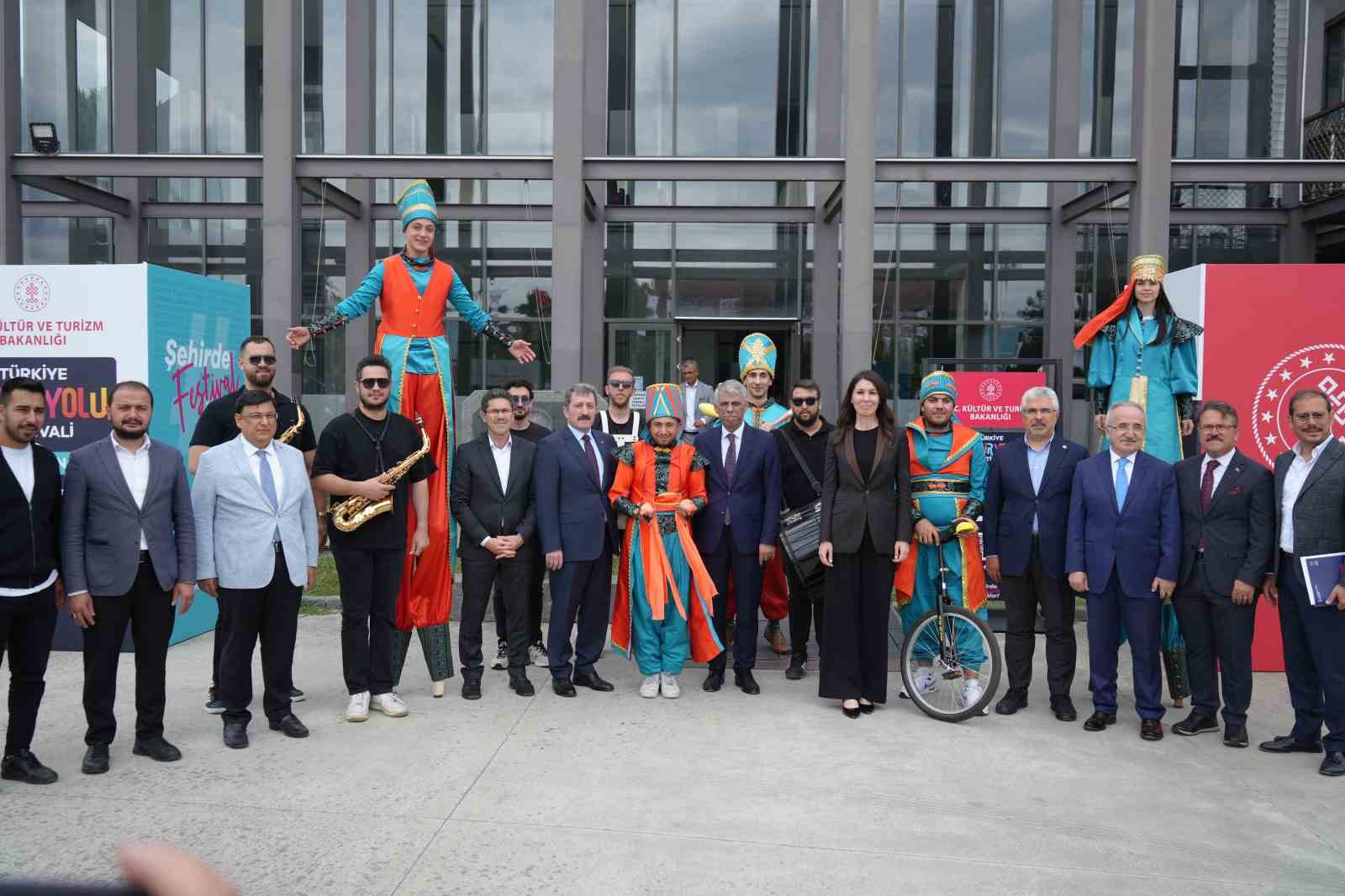 Kültür Yolu Festivali başladı: "Samsun’dan dünya kültür turizmine büyük katkı"